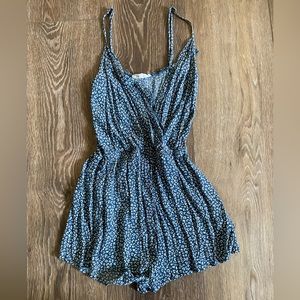 Bear dance, Blue romper